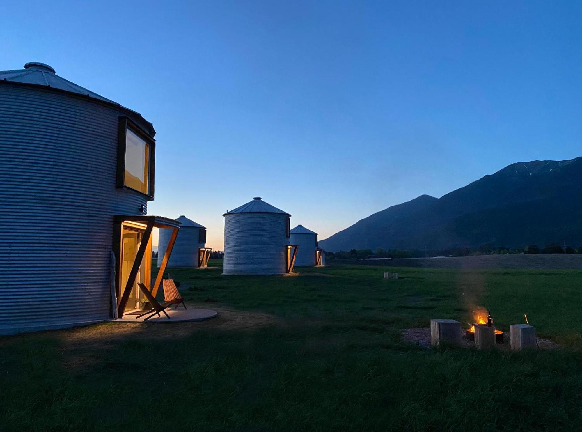 Clark Farm Silos - 5 Silo Mountain View Retreat คาลิสเปล ภายนอก รูปภาพ