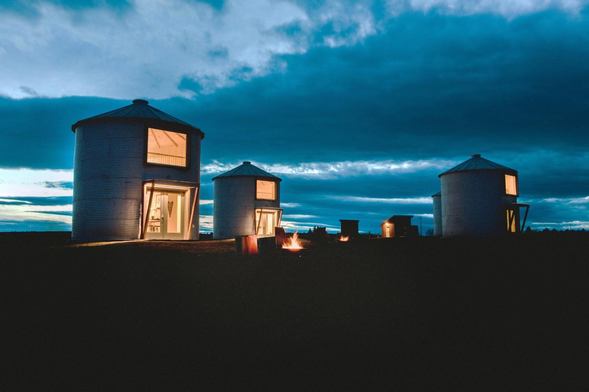 Clark Farm Silos - 5 Silo Mountain View Retreat คาลิสเปล ภายนอก รูปภาพ
