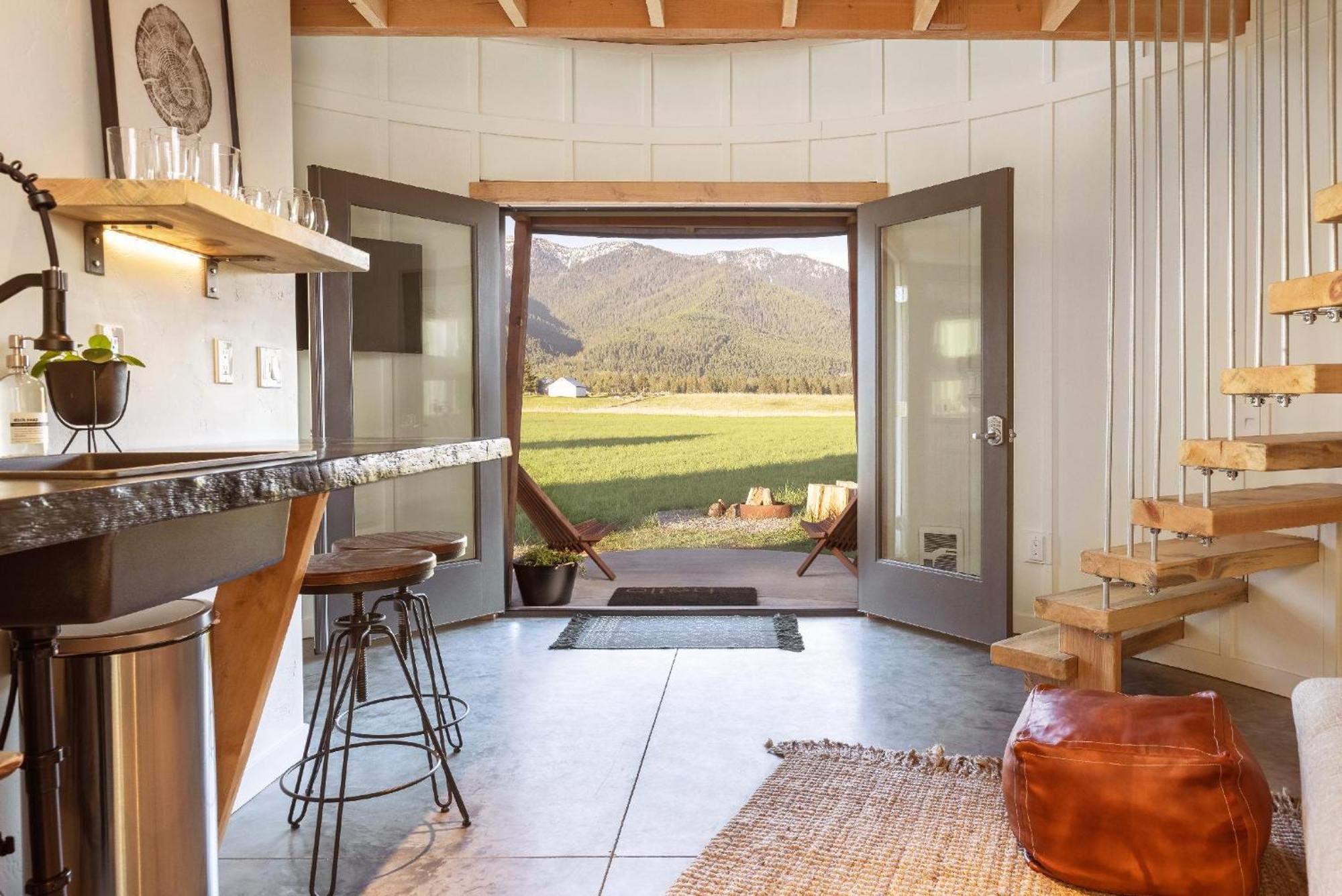 Clark Farm Silos - 5 Silo Mountain View Retreat คาลิสเปล ภายนอก รูปภาพ